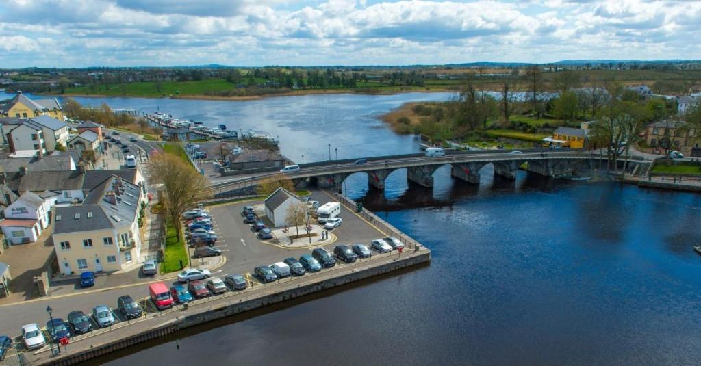 24 Beds In Carrick On Shannon Exterior foto